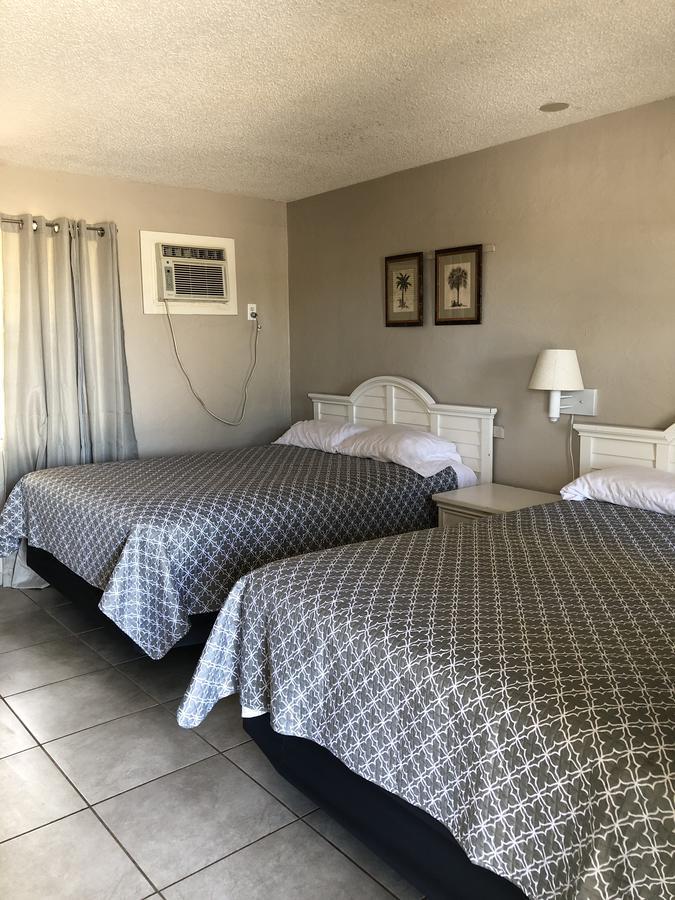 Pennwood Motor Lodge Sebastian Luaran gambar